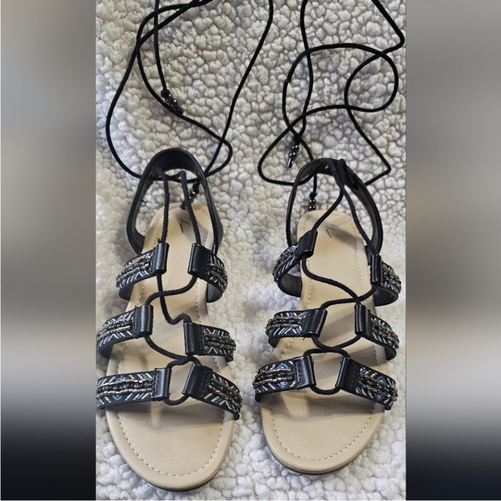Simply Vera Vera Wang Black and Tan Sandals